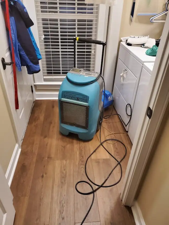 Commercial dehumidifier deployed for Flood Damage Cleanup in Oak Hill